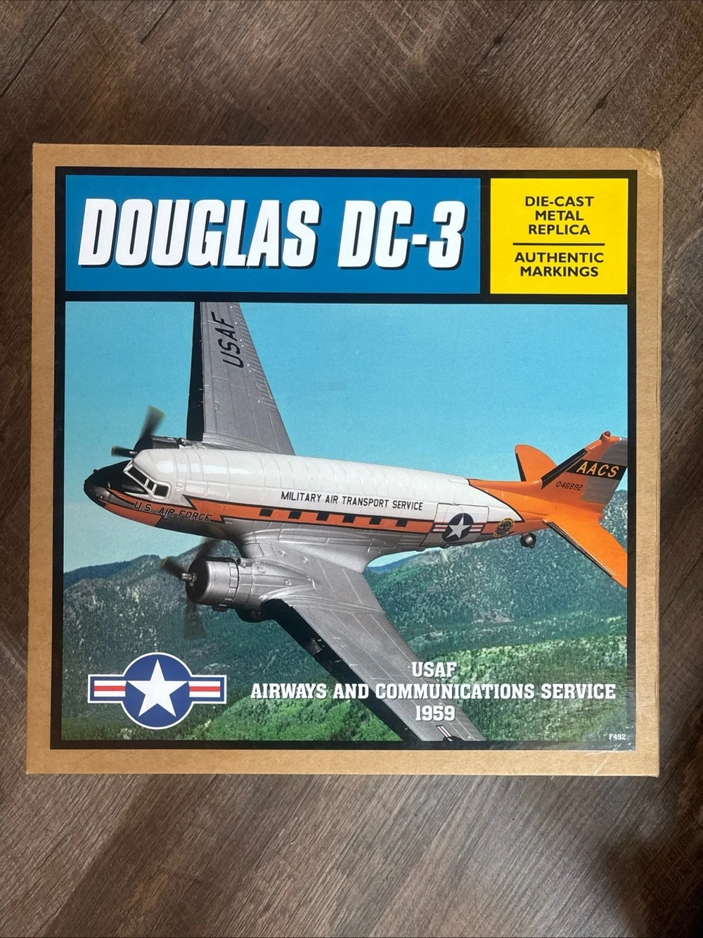 ERTL Douglas DC-3 USAF Airways & Communications Service Diecast Model Airplane